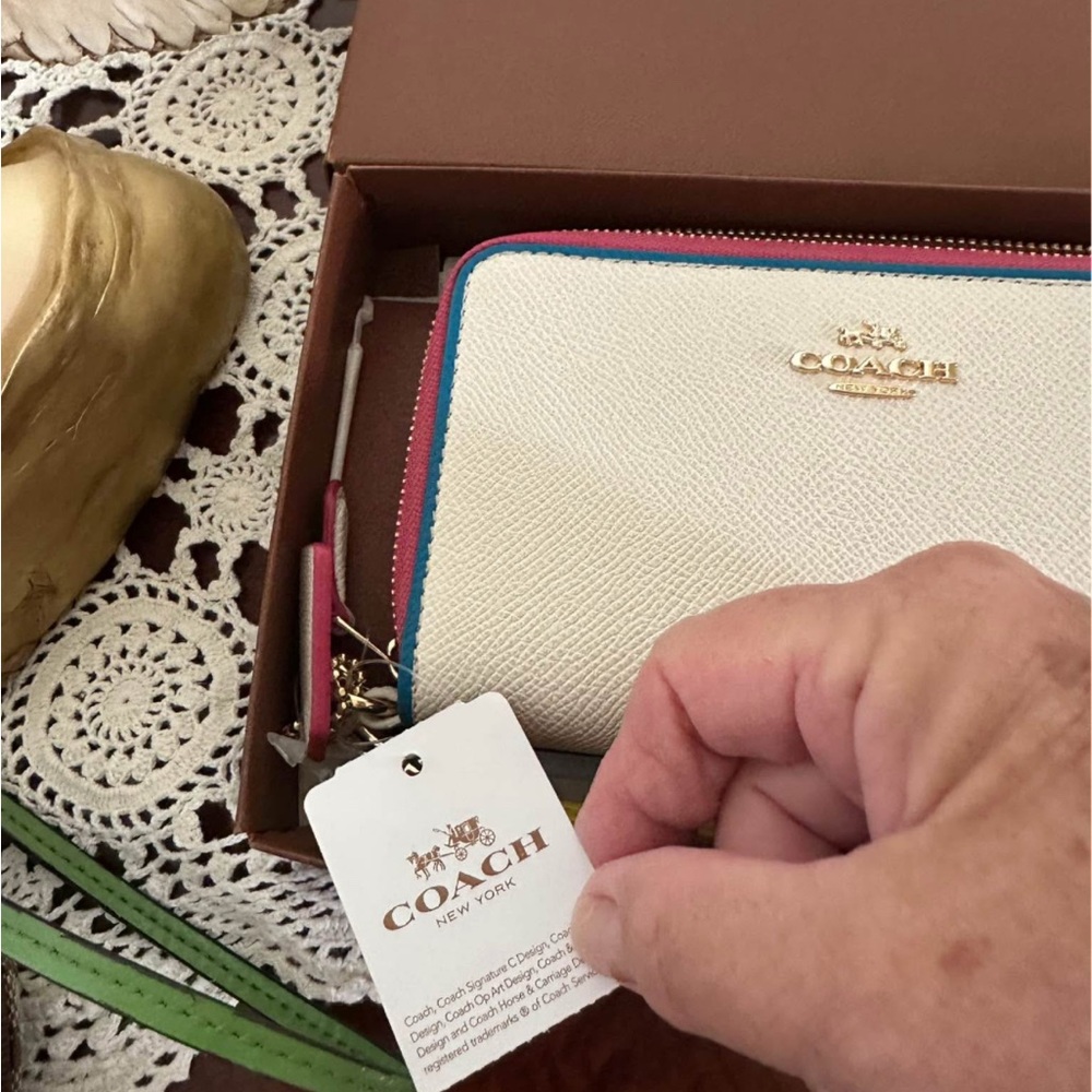 Coach Color-block Wristlet - Picture 3 of 11
